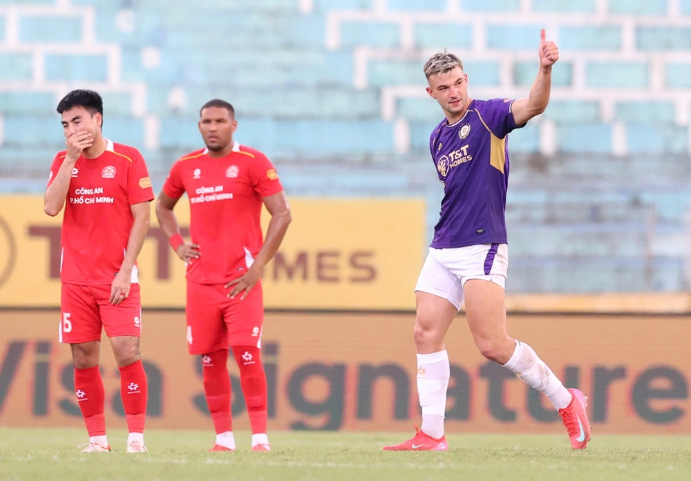 TRỰC TIẾP cuộc đua trụ hạng V-League: Đà Nẵng và PVF-CAND đều dẫn trước, Becamex TPHCM bị gỡ hòa - Ảnh 2. TRỰC TIẾP cuộc đua trụ hạng V-League: Đà Nẵng và PVF-CAND đều dẫn trước, Becamex TPHCM bị gỡ hòa - Ảnh 2.