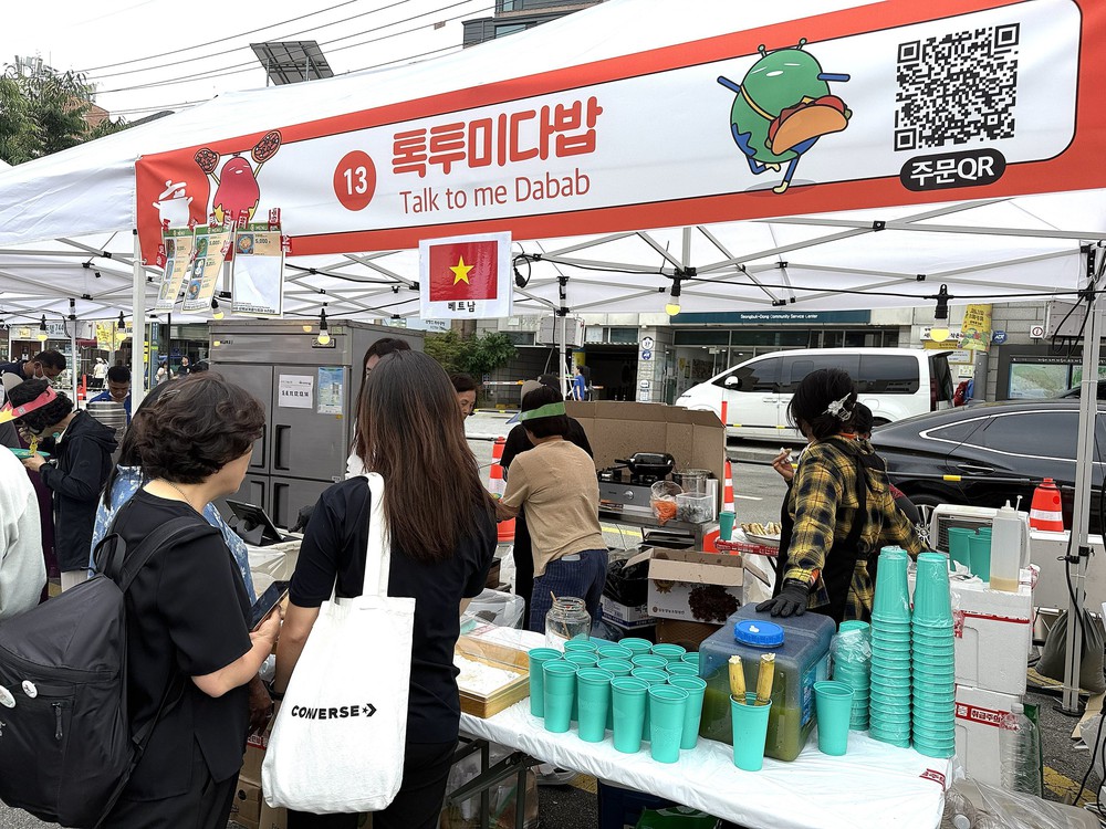 Gian hàng Việt Nam thu hút du khách tại Lễ hội Ẩm thực Thế giới ở Seoul - Ảnh 1.