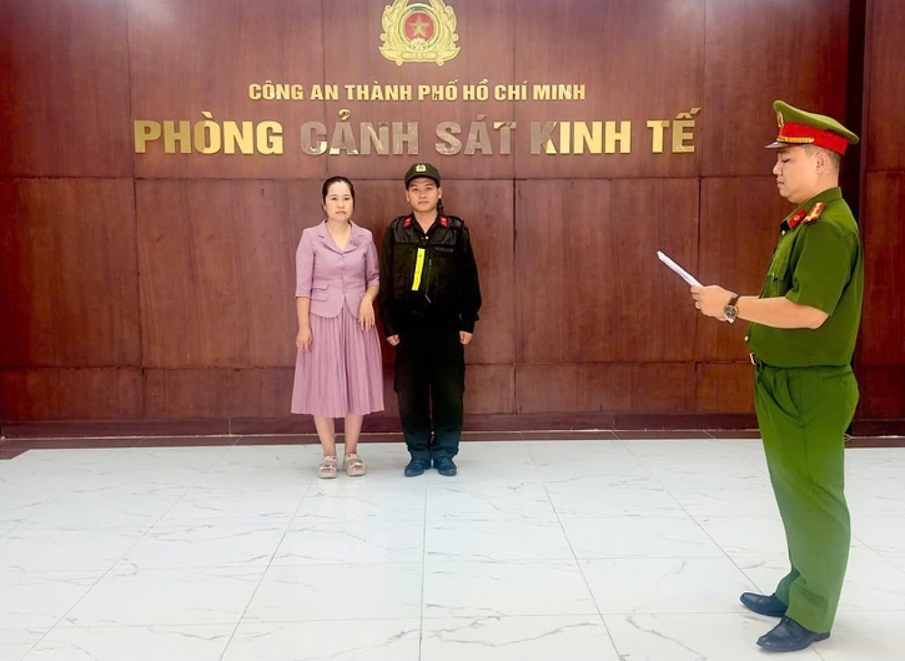 Chủ thương hiệu "Vải áo dài Đất Lành" bị khởi tố vì xâm phạm quyền tác giả của NTK Đỗ Trịnh Hoài Nam - Ảnh 1.