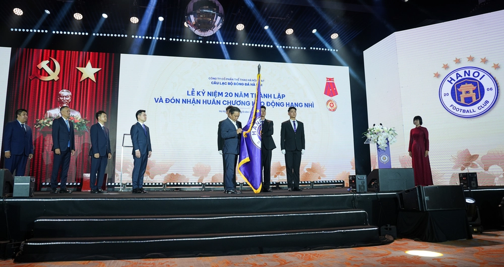 CLB bóng đá Hà Nội vinh dự đón nhận Huân chương Lao động hạng Nhì - Ảnh 3.