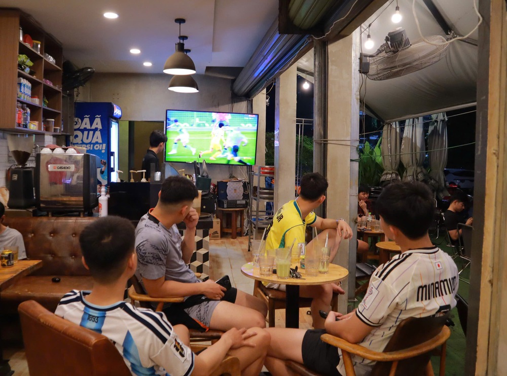 World Cup trên sân nhà: Quán xá ở TP.HCM đón “cơn sốt” World Cup 2026 - Ảnh 1. World Cup trên sân nhà: Quán xá ở TP.HCM đón “cơn sốt” World Cup 2026 - Ảnh 1.