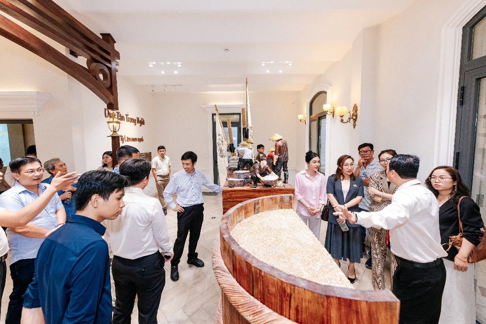 Khánh thành Nhà triển lãm nước mắm Liên Thành - Dòng chảy Duy Tân - Ảnh 2.