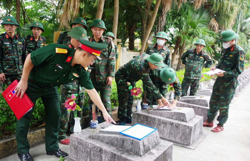 Chiến dịch 500 ngày đêm: Lấy mẫu AND đối với 1.320 phần mộ liệt sĩ tại Nghĩa trang Liệt sĩ Ba Dốc - Ảnh 2. Chiến dịch 500 ngày đêm: Lấy mẫu AND đối với 1.320 phần mộ liệt sĩ tại Nghĩa trang Liệt sĩ Ba Dốc - Ảnh 2.
