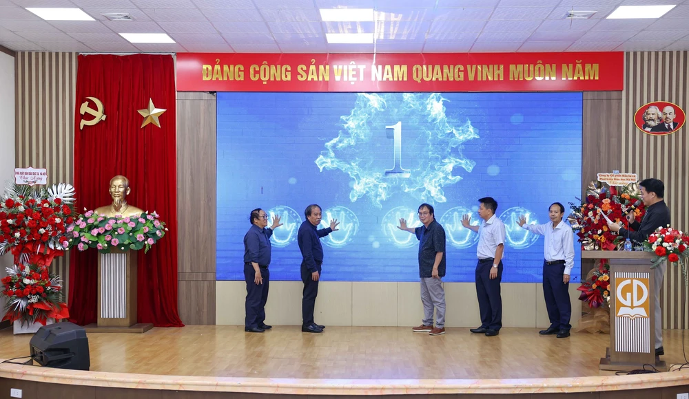 Tìm những góc nhìn mới về giáo dục Việt Nam từ cuộc thi viết “Trang sách và Mái trường” - Ảnh 4.