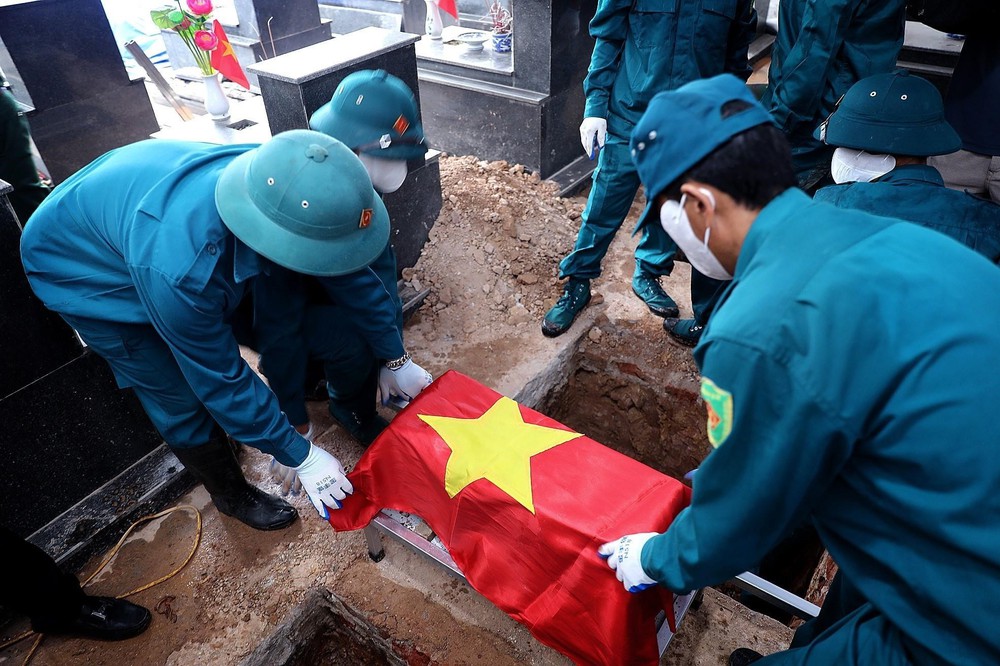 Phú Thọ lấy mẫu ADN xác định danh tính 24 hài cốt liệt sĩ chưa rõ thông tin - Ảnh 6. Phú Thọ lấy mẫu ADN xác định danh tính 24 hài cốt liệt sĩ chưa rõ thông tin - Ảnh 6.
