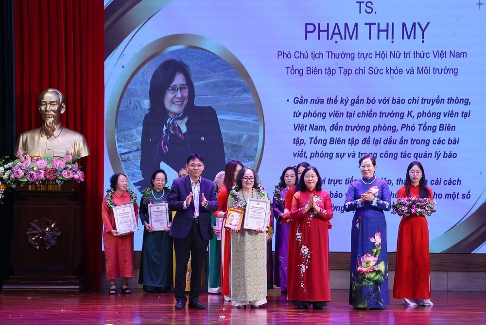 Tôn vinh những đóng góp to lớn của đội ngũ nữ trí thức Việt Nam - Ảnh 5.