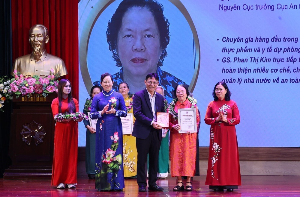 Tôn vinh những đóng góp to lớn của đội ngũ nữ trí thức Việt Nam - Ảnh 6.