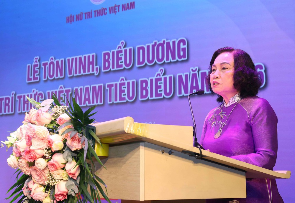 Tôn vinh những đóng góp to lớn của đội ngũ nữ trí thức Việt Nam - Ảnh 2.