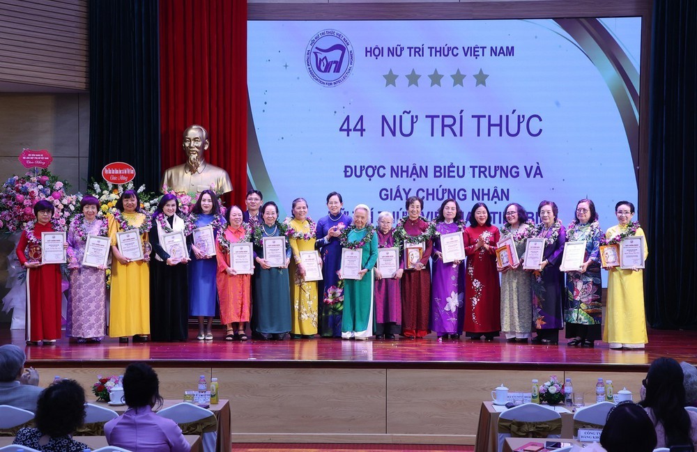 Tôn vinh những đóng góp to lớn của đội ngũ nữ trí thức Việt Nam - Ảnh 12.