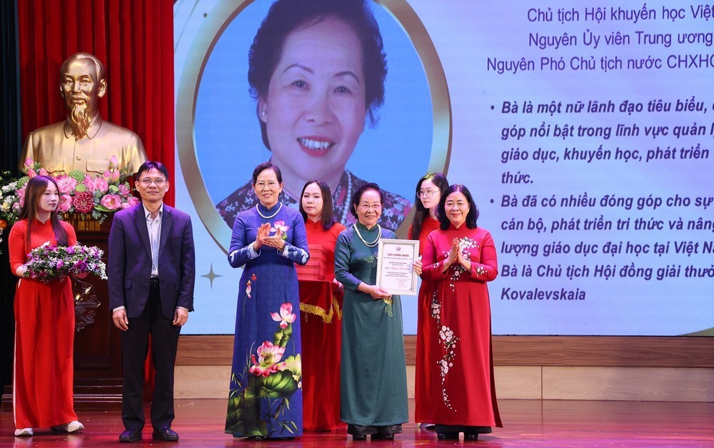 Tôn vinh những đóng góp to lớn của đội ngũ nữ trí thức Việt Nam - Ảnh 16.