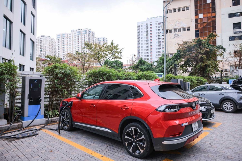 Ô tô điện được áp dụng lệ phí trước bạ lần đầu 0% đến hết năm 2030 - Ảnh 1. Ô tô điện được áp dụng lệ phí trước bạ lần đầu 0% đến hết năm 2030 - Ảnh 1.
