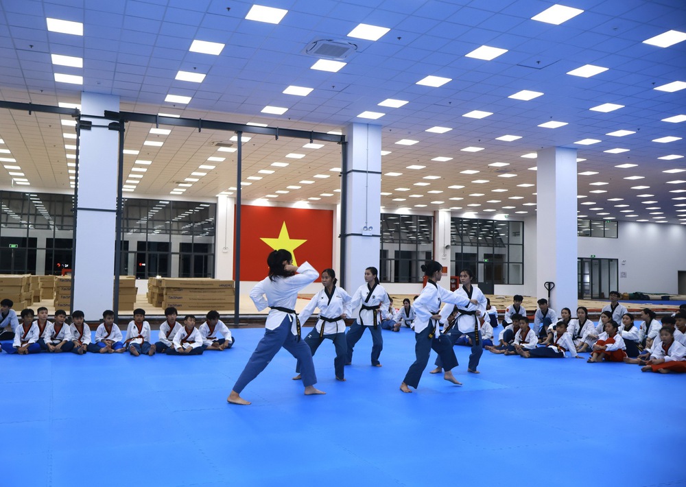 50 năm TP.HCM mang tên Bác: Nhà thi đấu Phú Thọ khoác diện mạo mới, tiếp thêm động lực cho Taekwondo TP.HCM - Ảnh 3. 50 năm TP.HCM mang tên Bác: Nhà thi đấu Phú Thọ khoác diện mạo mới, tiếp thêm động lực cho Taekwondo TP.HCM - Ảnh 3.