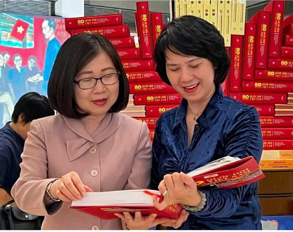 Giám đốc - Tổng Biên tập Phùng Thị Mỹ: "Làm sách bằng tư duy báo chí, tôn trọng sự thật và trách nhiệm xã hội" - Ảnh 2. Giám đốc - Tổng Biên tập Phùng Thị Mỹ: "Làm sách bằng tư duy báo chí, tôn trọng sự thật và trách nhiệm xã hội" - Ảnh 2.