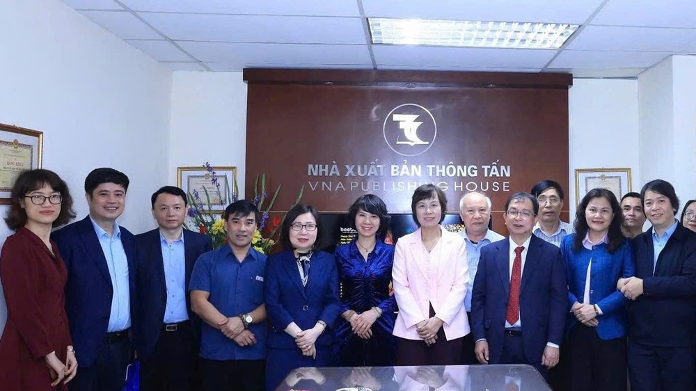 Giám đốc - Tổng Biên tập Phùng Thị Mỹ: "Làm sách bằng tư duy báo chí, tôn trọng sự thật và trách nhiệm xã hội" - Ảnh 1. Giám đốc - Tổng Biên tập Phùng Thị Mỹ: "Làm sách bằng tư duy báo chí, tôn trọng sự thật và trách nhiệm xã hội" - Ảnh 1.