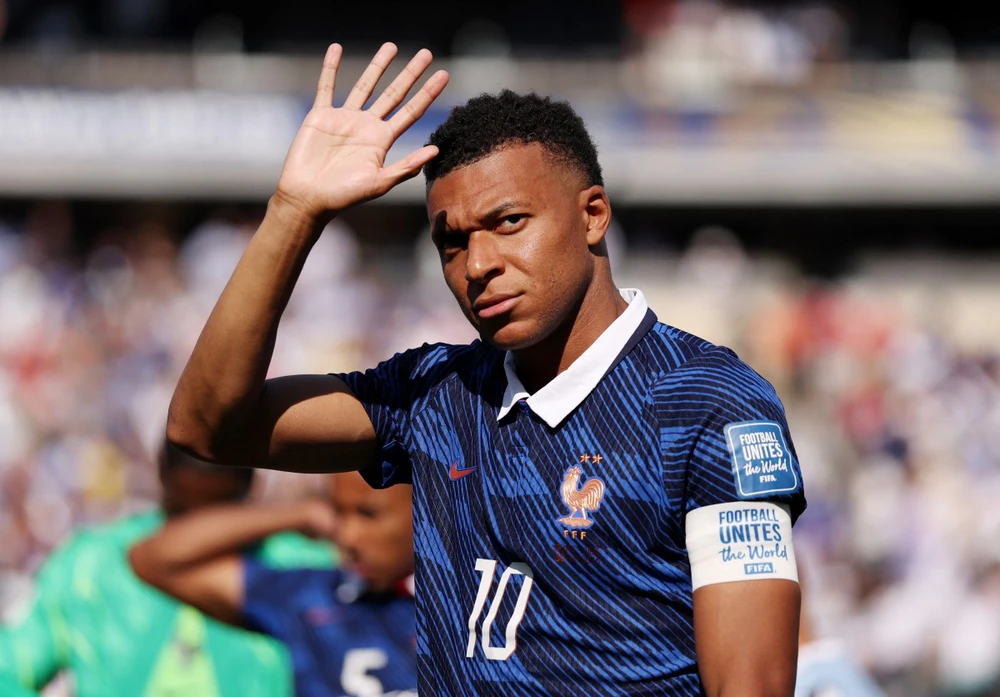Mbappe: 'Messi sẽ còn ghi thêm bàn, nhưng thứ tôi muốn là chiếc cúp vô địch World Cup 2026' - Ảnh 1. Mbappe: 'Messi sẽ còn ghi thêm bàn, nhưng thứ tôi muốn là chiếc cúp vô địch World Cup 2026' - Ảnh 1.