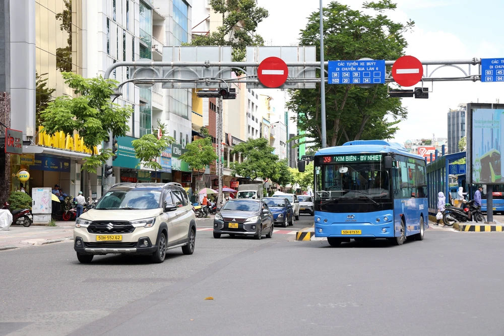 Ngày đầu miễn vé xe buýt tại TP. Hồ Chí Minh - Ảnh 1.