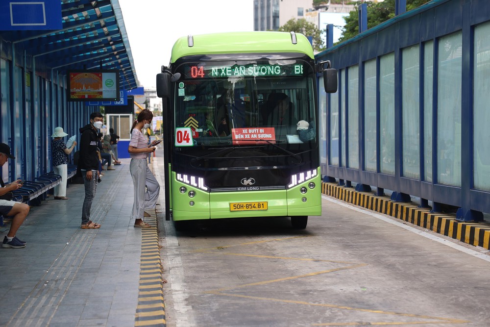 Ngày đầu miễn vé xe buýt tại TP. Hồ Chí Minh - Ảnh 4.