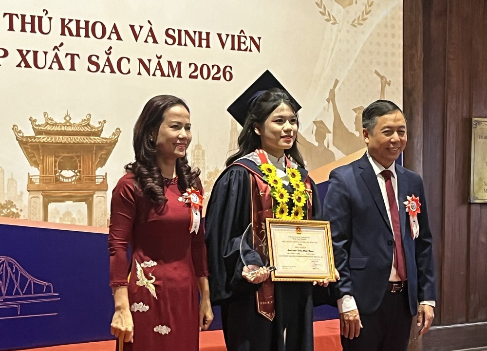 Tôn vinh hiền tài vì sự phát triển bền vững của Thủ đô - Ảnh 2. Tôn vinh hiền tài vì sự phát triển bền vững của Thủ đô - Ảnh 2.