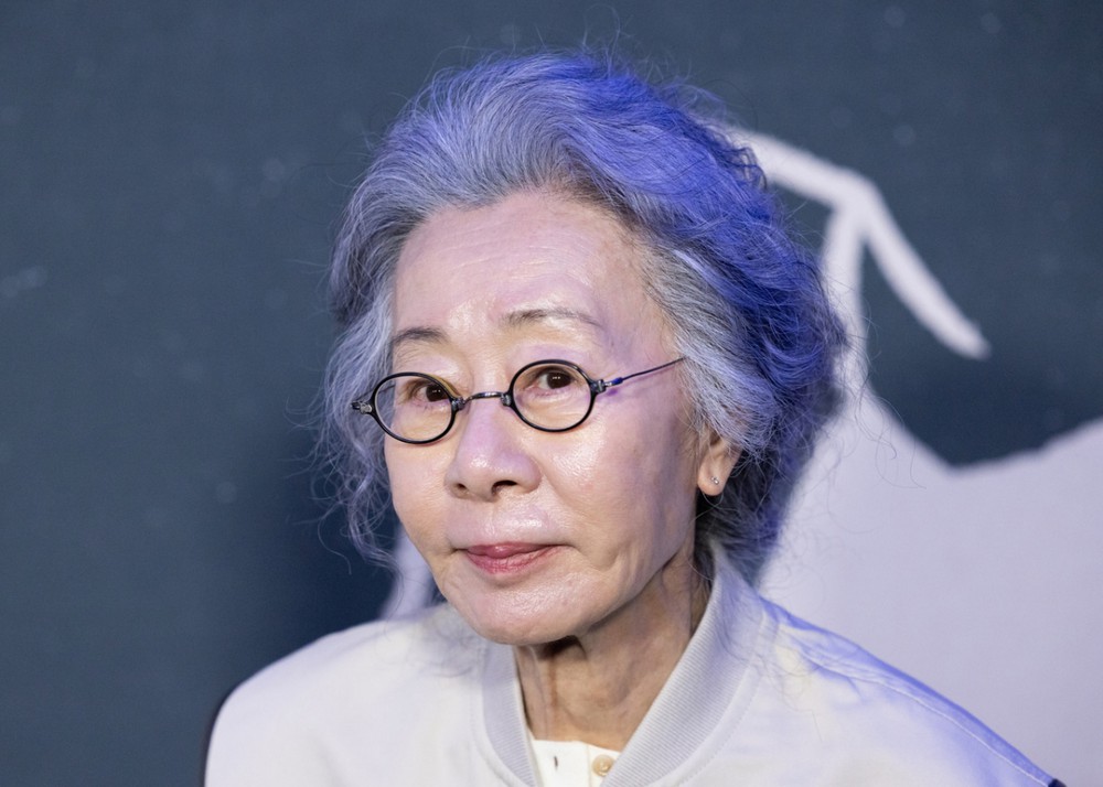 Youn Yuh Jung: "Quốc bảo" màn ảnh Hàn vẫn tỏa sáng ở tuổi U80 - Ảnh 1. Youn Yuh Jung: "Quốc bảo" màn ảnh Hàn vẫn tỏa sáng ở tuổi U80 - Ảnh 1.