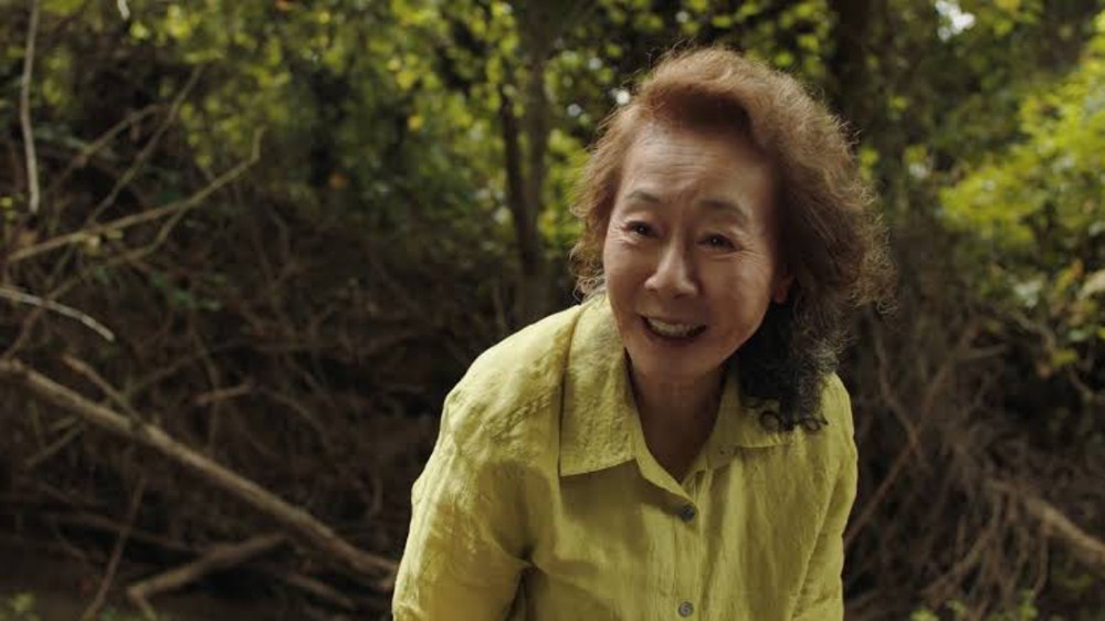 Youn Yuh Jung: "Quốc bảo" màn ảnh Hàn vẫn tỏa sáng ở tuổi U80 - Ảnh 4. Youn Yuh Jung: "Quốc bảo" màn ảnh Hàn vẫn tỏa sáng ở tuổi U80 - Ảnh 4.