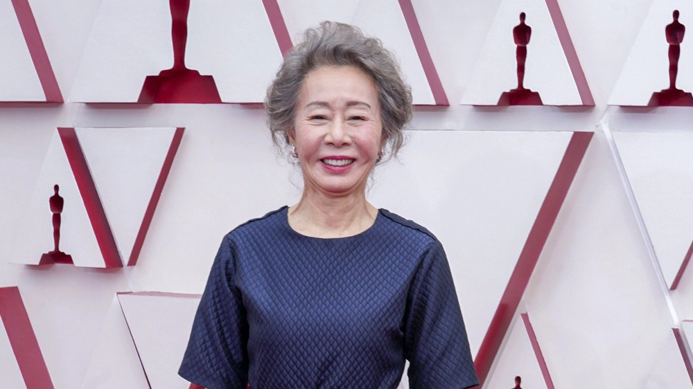 Youn Yuh Jung: "Quốc bảo" màn ảnh Hàn vẫn tỏa sáng ở tuổi U80 - Ảnh 5. Youn Yuh Jung: "Quốc bảo" màn ảnh Hàn vẫn tỏa sáng ở tuổi U80 - Ảnh 5.