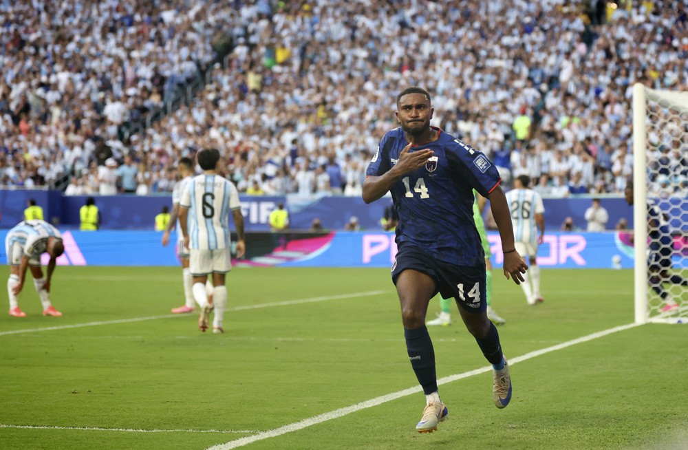 World Cup trên sân nhà: Từ Cape Verde đến... Singapore - Ảnh 1. World Cup trên sân nhà: Từ Cape Verde đến... Singapore - Ảnh 1.