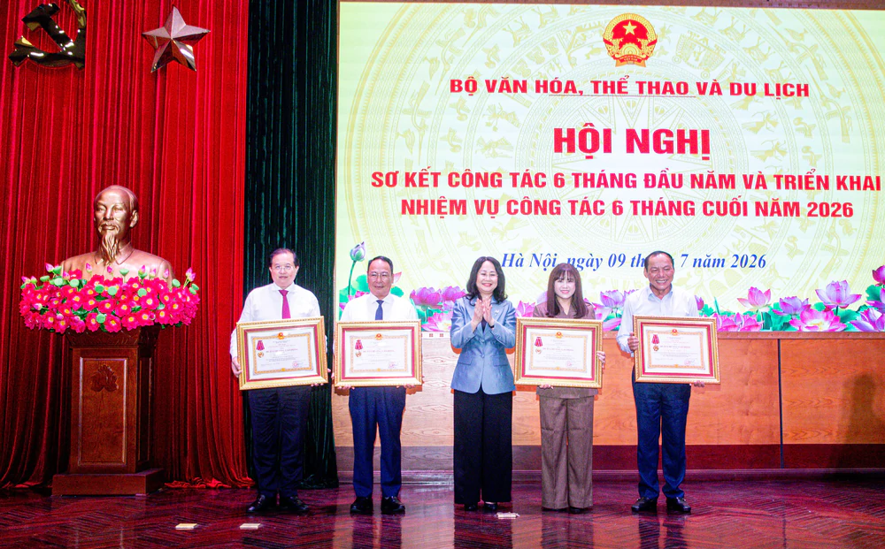 Ngành VHTTDL sơ kết 6 tháng: Thúc đẩy phát triển công nghiệp văn hóa đóng góp vào tăng trưởng hai con số - Ảnh 3. Ngành VHTTDL sơ kết 6 tháng: Thúc đẩy phát triển công nghiệp văn hóa đóng góp vào tăng trưởng hai con số - Ảnh 3.