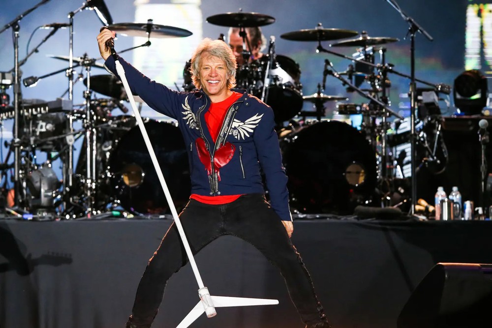Jon Bon Jovi trở lại sau 4 năm: Tiếng hát hồi sinh của huyền thoại rock - Ảnh 1. Jon Bon Jovi trở lại sau 4 năm: Tiếng hát hồi sinh của huyền thoại rock - Ảnh 1.