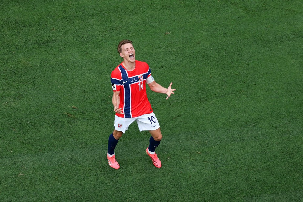 Martin Ødegaard là bộ não trong lối chơi của Na Uy. Ảnh: AFP Martin Ødegaard là bộ não trong lối chơi của Na Uy. Ảnh: AFP