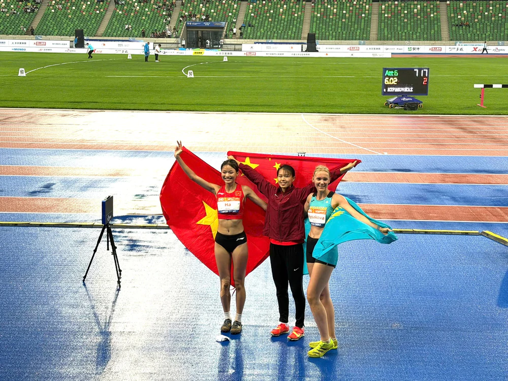 Lê Thị Cẩm Tú giành HCB U23 châu Á, điền kinh Việt Nam có 3 huy chương - Ảnh 2. Lê Thị Cẩm Tú giành HCB U23 châu Á, điền kinh Việt Nam có 3 huy chương - Ảnh 2.