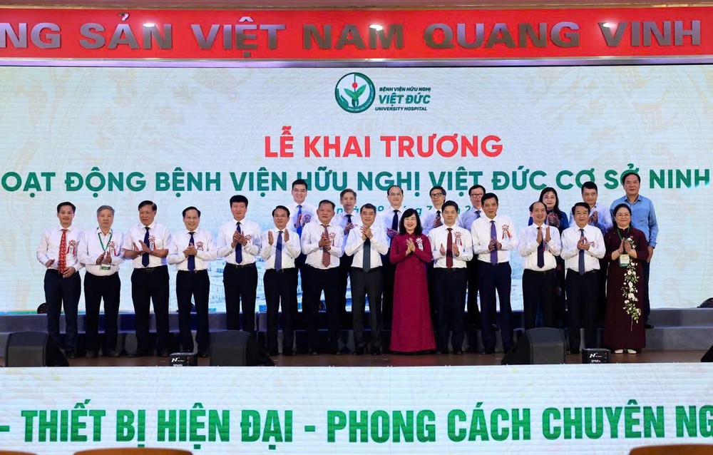 Hiện thực hóa mục tiêu đưa dịch vụ y tế chuyên sâu về gần dân - Ảnh 4. Hiện thực hóa mục tiêu đưa dịch vụ y tế chuyên sâu về gần dân - Ảnh 4.