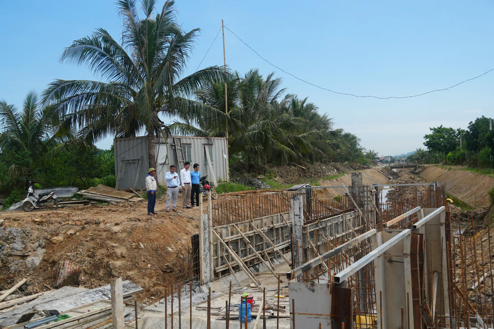 Thanh Hóa tăng tốc gia cố 46 trọng điểm đê điều, chủ động ứng phó mùa mưa bão 2026 - Ảnh 3. Thanh Hóa tăng tốc gia cố 46 trọng điểm đê điều, chủ động ứng phó mùa mưa bão 2026 - Ảnh 3.