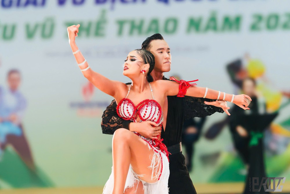 Học trò của trọng tài quốc tế Chu Quỳnh Trang lần thứ hai giành HCĐ giải DanceSport châu Á - Ảnh 3. Học trò của trọng tài quốc tế Chu Quỳnh Trang lần thứ hai giành HCĐ giải DanceSport châu Á - Ảnh 3.