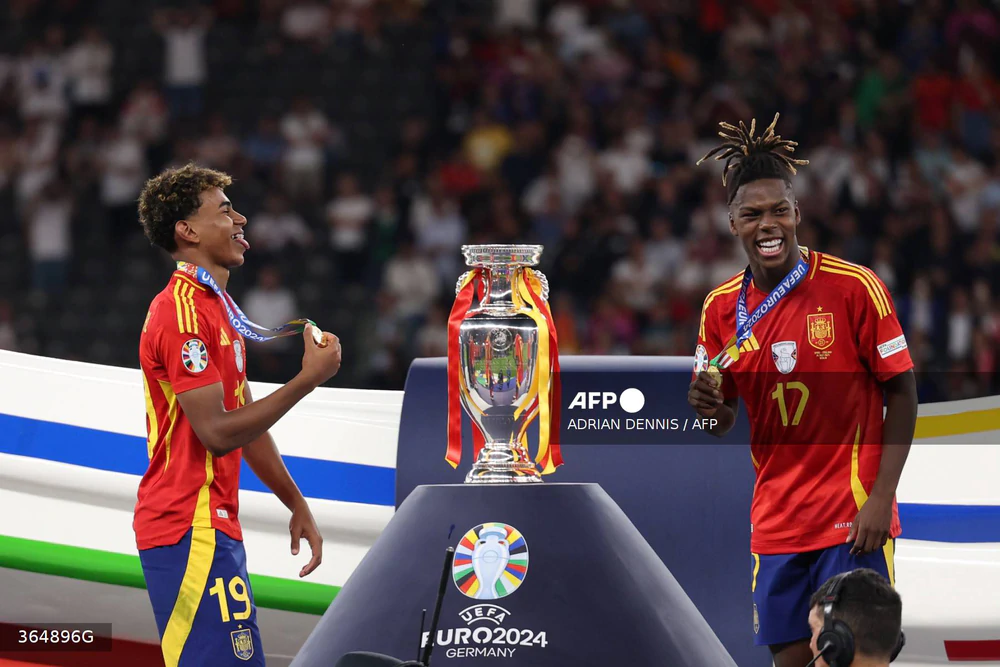 Xavi: “15-20 năm tới sẽ thuộc về Lamine Yamal, giống như Messi, cậu ấy biết mình khác biệt” - Ảnh 3. Xavi: “15-20 năm tới sẽ thuộc về Lamine Yamal, giống như Messi, cậu ấy biết mình khác biệt” - Ảnh 3.