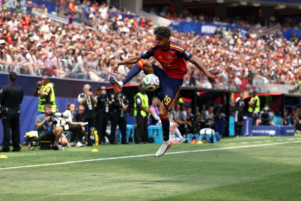 Xavi: “15-20 năm tới sẽ thuộc về Lamine Yamal, giống như Messi, cậu ấy biết mình khác biệt” - Ảnh 2. Xavi: “15-20 năm tới sẽ thuộc về Lamine Yamal, giống như Messi, cậu ấy biết mình khác biệt” - Ảnh 2.