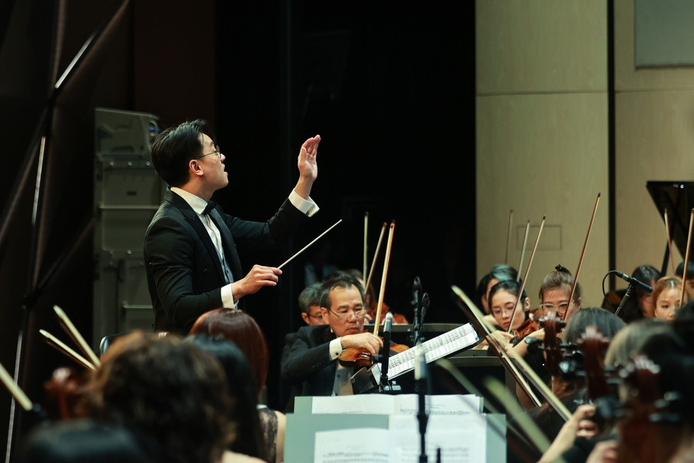 "The Symphony of Time" - Bản giao hưởng đánh dấu hành trình ba năm của Nhà hát Hồ Gươm - Ảnh 2.