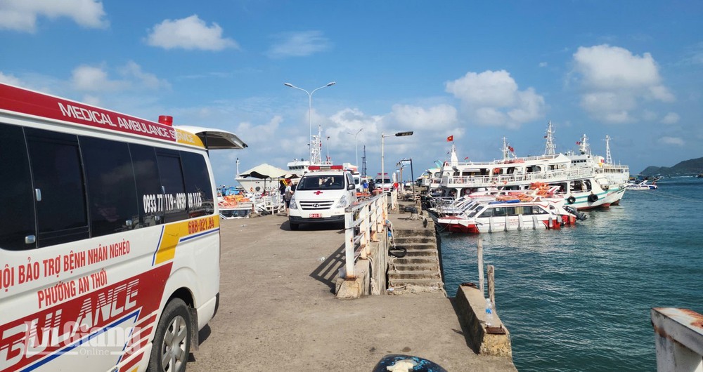 Hoàn tất việc cứu hộ và tập trung khắc phục hậu quả vụ tai nạn lật ca nô du lịch ở Phú Quốc - Ảnh 1. Hoàn tất việc cứu hộ và tập trung khắc phục hậu quả vụ tai nạn lật ca nô du lịch ở Phú Quốc - Ảnh 1.