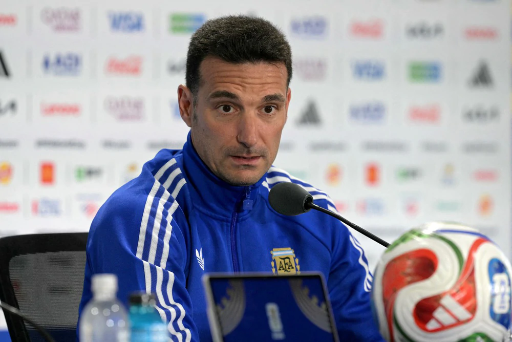 HLV tuyển Argentina Lionel Scaloni. Ảnh: AFP HLV tuyển Argentina Lionel Scaloni. Ảnh: AFP