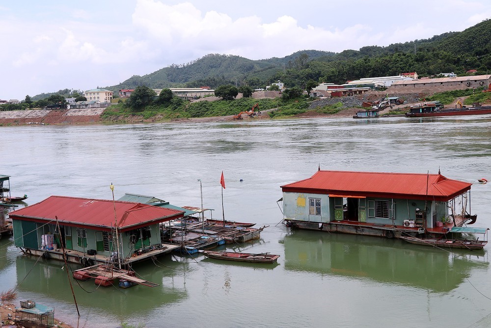 Đảm bảo an toàn hạ du Thủy điện Hòa Bình mở 1 cửa xả đáy - Ảnh 2. Đảm bảo an toàn hạ du Thủy điện Hòa Bình mở 1 cửa xả đáy - Ảnh 2.