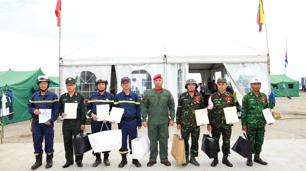 10 ngày giữa tâm chấn Venezuela và điều đọng lại sau sứ mệnh nhân đạo - Ảnh 4. 10 ngày giữa tâm chấn Venezuela và điều đọng lại sau sứ mệnh nhân đạo - Ảnh 4.