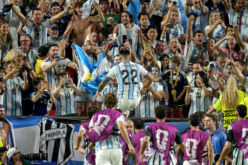 Báo Pháp: Tiền đạo Argentina thoát thẻ đỏ ở cuối trận thắng Thụy Sĩ - Ảnh 2.