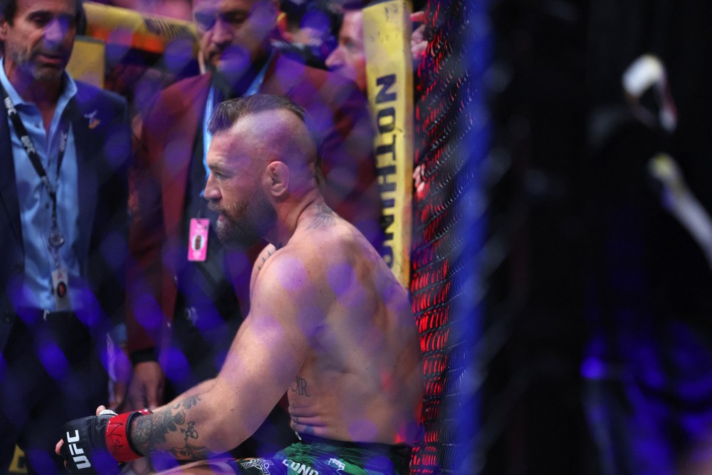 McGregor tái xuất thảm họa: Thua chỉ sau hơn 1 phút thi đấu - Ảnh 3.