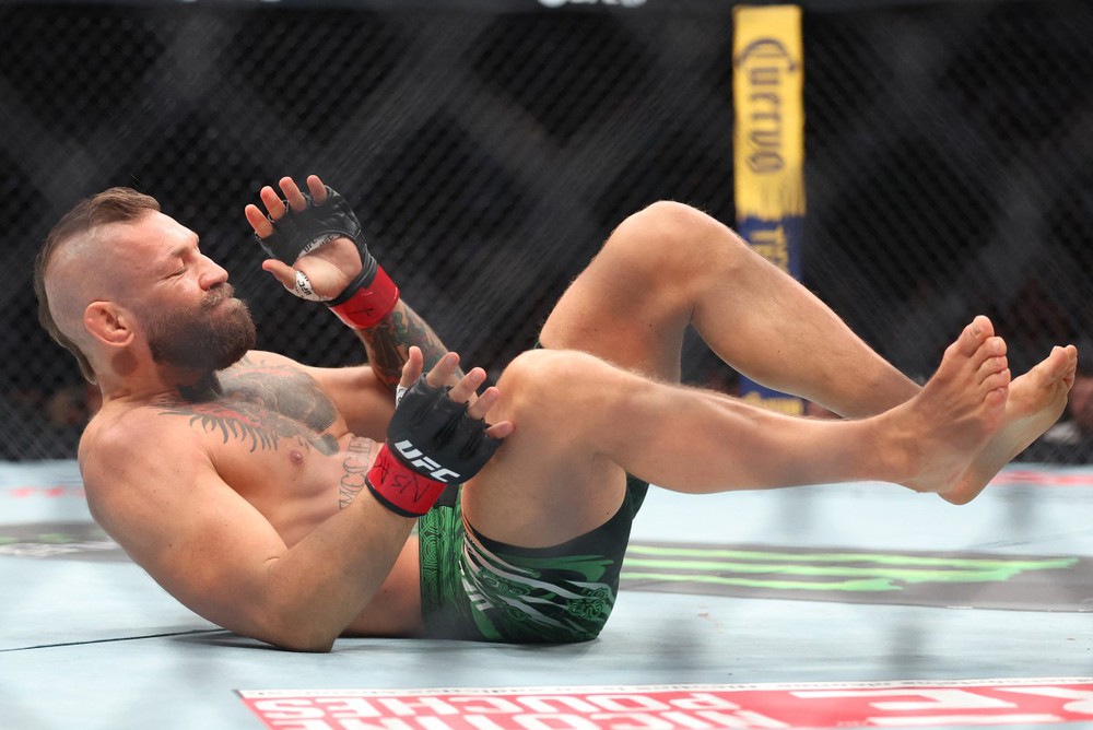 McGregor tái xuất thảm họa: Thua chỉ sau hơn 1 phút thi đấu - Ảnh 2.
