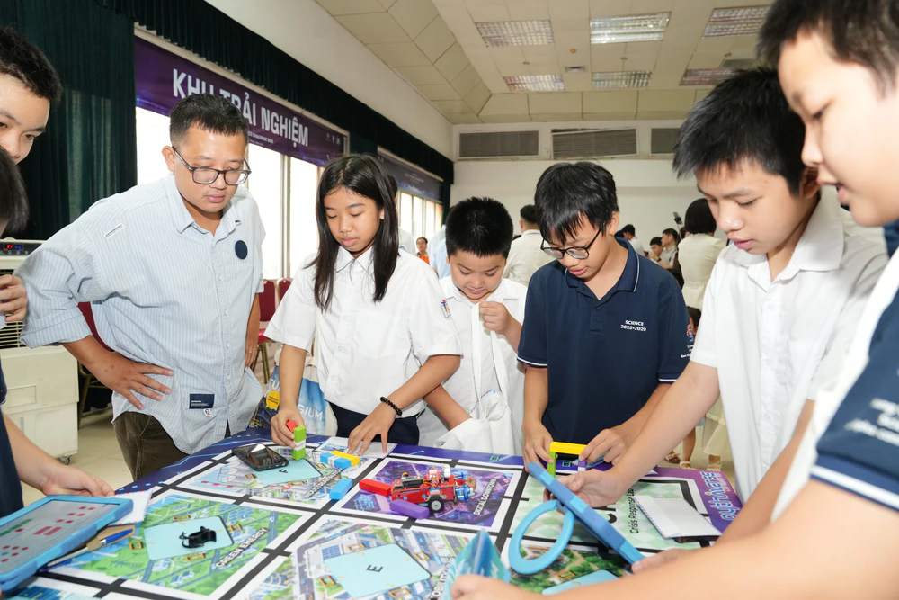 Phát động Cuộc thi Robotics Quốc tế AIROC Việt Nam 2026: Mở sân chơi công nghệ cho học sinh - Ảnh 2. Phát động Cuộc thi Robotics Quốc tế AIROC Việt Nam 2026: Mở sân chơi công nghệ cho học sinh - Ảnh 2.