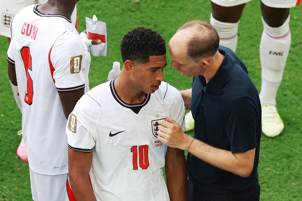 ĐT Anh bác tin đồn rạn nứt nội bộ, Tuchel và Bellingham vẫn "cùng chiến tuyến" - Ảnh 1.