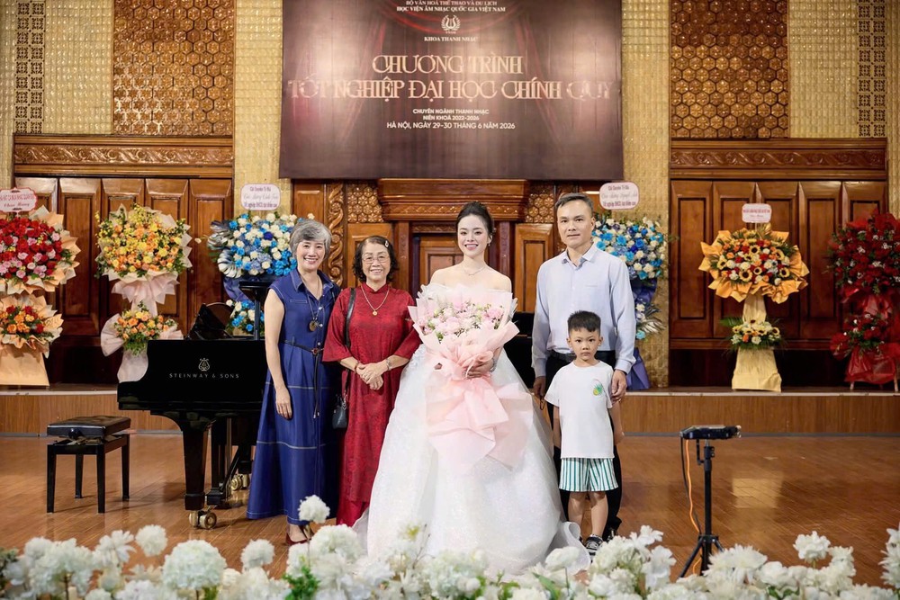 TS-NSƯT Phương Nga và hành trình ươm mầm tài năng thanh nhạc: Thêm một học trò giành Cúp Vàng quốc tế - Ảnh 5. TS-NSƯT Phương Nga và hành trình ươm mầm tài năng thanh nhạc: Thêm một học trò giành Cúp Vàng quốc tế - Ảnh 5.