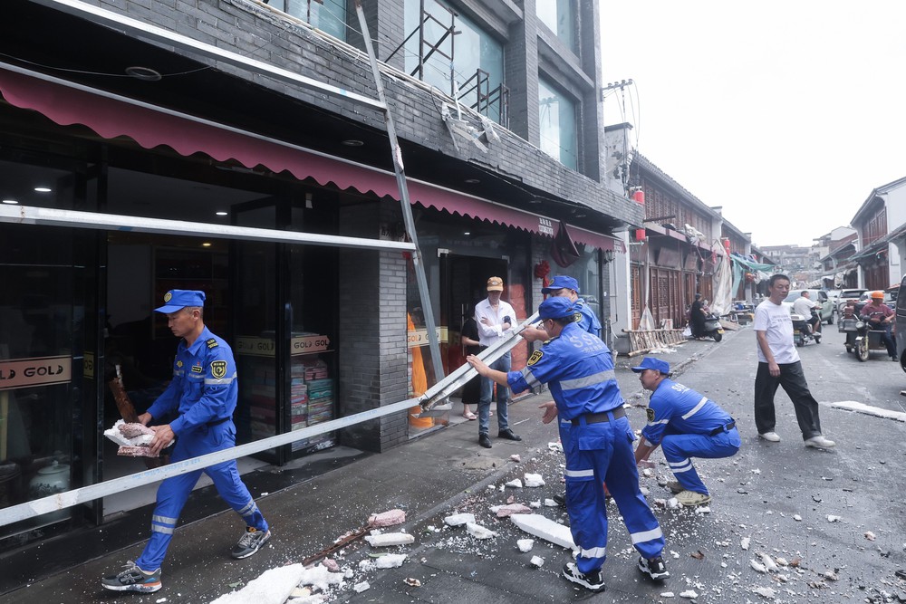 Trung Quốc chi ngân sách khẩn cấp, kích hoạt mức cảnh báo cao nhất đối phó bão Bavi - Ảnh 1.