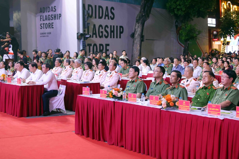 Chương trình Gala nghệ thuật đặc biệt "Tổ quốc bình yên" - Ảnh 1.