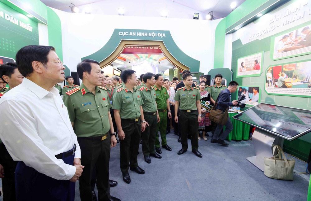 Gala "Tổ quốc bình yên" - bản trường ca nghệ thuật về lực lượng An ninh nhân dân - Ảnh 4.