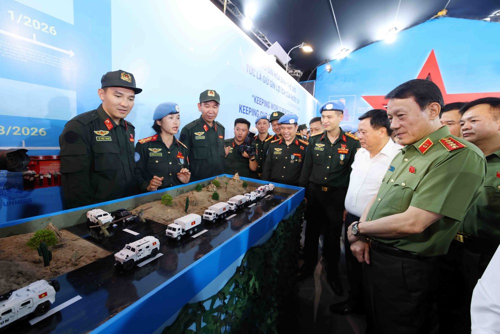 Gala "Tổ quốc bình yên" - bản trường ca nghệ thuật về lực lượng An ninh nhân dân - Ảnh 1.
